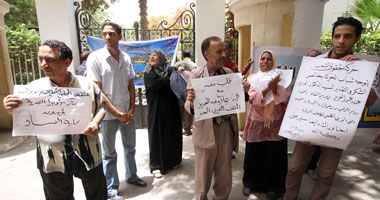 مؤيدو عبد العزيز يثيرون غضب معارضيه بإيحاءات خارجة