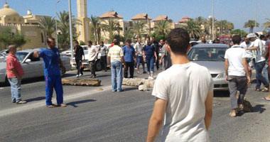 أهالى قرية بالغربية يقطعون طريق "محلة زياد- المحلة" احتجاجا على مقتل شخص