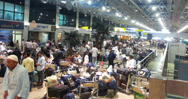ضبط راكب مصرى بحوزته 43 ألف دولار بالمطار