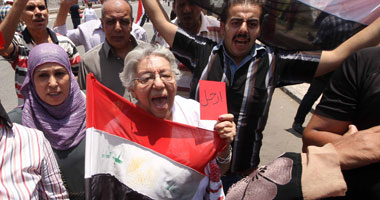 توافد المتظاهرين فى محيط الاتحادية