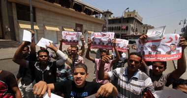 وصول مسيرة مسجد "الفتح" إلى قصر الاتحادية