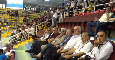 حسن مصطفى يؤازر منتخب اليد فى نهائى ألعاب المتوسط