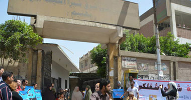 بالصور.. حملة "شوفوا شغلكم" تتظاهر لسوء حالة مستشفيات شبرا الخيمة