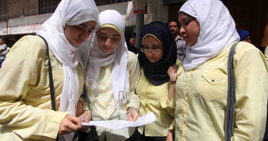 حزن وبكاء فى اليوم الاول لامتحان الثانوية العامة