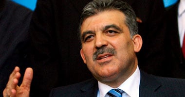 رئيس تركيا يلمح إلى أنه سيقر قانونى الانترنت والقضاء رغم الاحتجاج