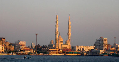 قارئ يشكو انهيار بالوعات الصرف الصحى بقرية عامر بالسويس