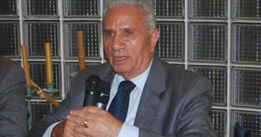 المتحدث باسم هيئة دفاع المعزول: مرسى لم يكن يتابع سوى القناة الأولى