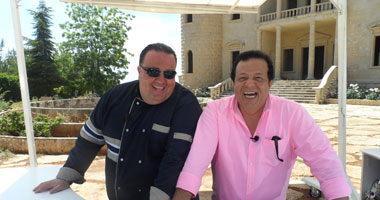 بالصور.. الإعلامى عاطف عبد اللطيف يقدم برنامج "ولا أطيب" على قناة الجديد يوميا