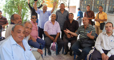 عمال شركة النيل للطرق والكبارى يضربون عن العمل لتطبيق الحد الأدنى