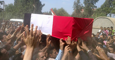 الحزن يخيم على المنوفية فى تشيع جثمان شهيد الشرطة بهجوم سيناء