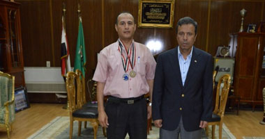 محافظ المنوفية يكرم ثانى أفريقيا فى تنس الطاولة