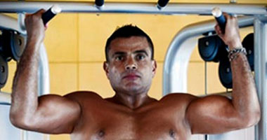 بالصور.. نجوم الفن "شكل تانى" فى صالات الجيم.. عمرو دياب لديه صالة فى منزله.. وهيفاء وهبى تهوى التقاط "السيلفى" أثناء التمرين.. وميريام فارس تتدرب على طريقتها الخاصة