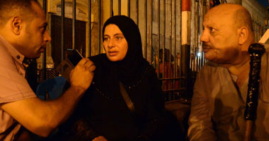 أم الطفل المخطوف لـ"اليوم السابع" زيارة محلب للحسين اربكت الشرطة وجعلتها تطارد الباعة وسهلت خطفه.. وتصرخ: ابنى اختفى وسط رجال الأمن ولم يتحرك أحد.. واستغيث بالسيسى "ابن الجمالية" علشان ولاد الغلابة 