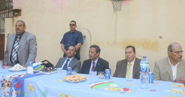 محافظ المنوفية يتفقد دور الأيتام فى أول أيام العيد‎