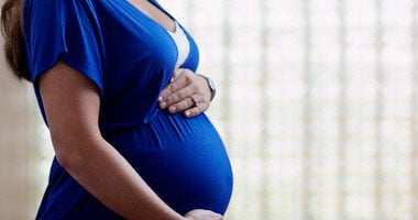 فرنسية تقارب الستين حامل بثلاثة أطفال
