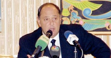 أصحاب الشركات السياحية يستاءون من رفع رسوم العمرة 
