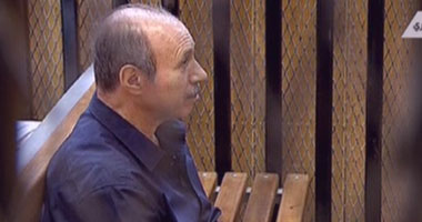 أسر شهداء الثورة يتحدثون من أمام محاكمة العادلى