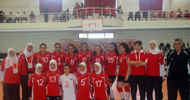 بعثةآنسات الطائرة تسافر إلى كينيا بدون رئيس