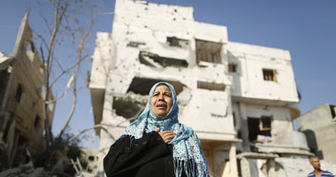 سكان غزة يبحثون عن الحياة وسط جثث الشهداء