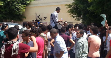 وقفة احتجاجية لطلاب الثانوية بدمياط للمطالبة بتغيير المناهج