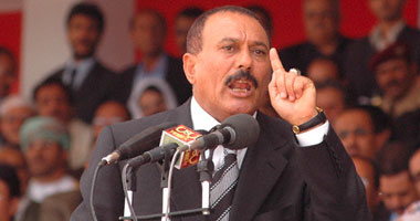 "صالح" يتعهد بنقل السلطة سلمياً دون أن يحدد موعداً