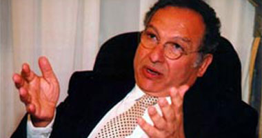 ممدوح حمزة "تلاتة فى واحد".. يستقوى بالخارج ويتمسح بترامب وينافق الإخوان 