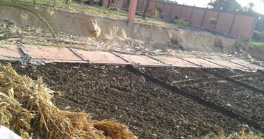 انهيار جزئى بسور بنك التنمية بطما سوهاج دون حدوث خسائر بالأرواح