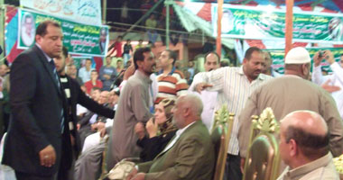 بالصور.. منظمو مؤتمر المحجوب يمنعون الأهالى من لقاء الوزير