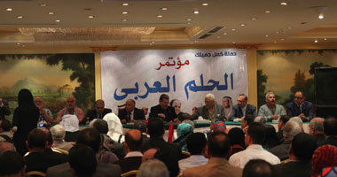 "ألتراس السيسى" يهتفون للمشير داخل قاعة مؤتمر "كمل جميلك"