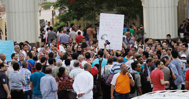 المثقفون يمهلون قنديل 72 ساعة لإقالة وزير الثقافة
