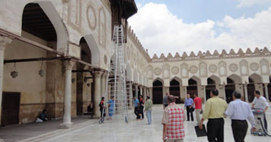 خطيب الأزهر: احذروا ما يقدم لأبنائكم عبر وسائل الإعلام والإنترنت