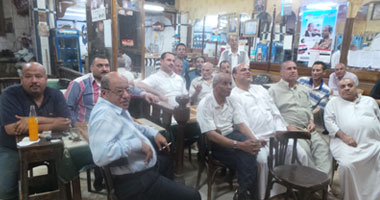 أهالى كفر الشيخ يتابعون حوار السيسى على المقاهى