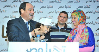 ننشر تفاصيل لقاء السيسى بالشباب فى مؤتمر جماهيرى.. المشير يكرم 10 فائزين فى مبادرة "فكرتى" ويصفهم بأمل مصر..ويؤكد: هناك مشكلة وعى لدى المجتمع المصرى..والفترة المقبلة ستشهد تواصلا مع كافة قطاعات الدولة
