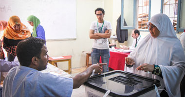 المنسق العام لحملة السيسى الشعبية يدلى بصوته فى الوادى الجديد 