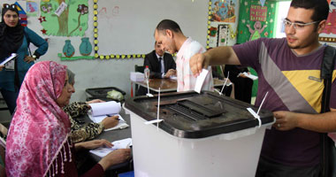 محافظ الوادى الجديد ينفى منع التوقيع فى دفاتر الحضور إلا بعد الانتخاب