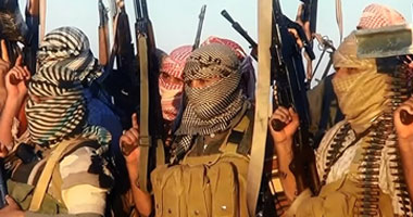 مسؤولون: داعش يضرم النار فى آبار نفط بشمال العراق