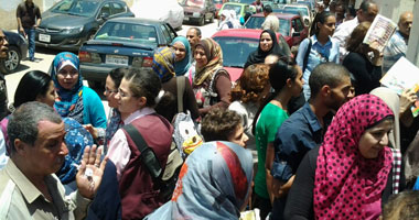 طلاب الأول الثانوى فى 15 محافظة يبدأون امتحان اللغة الأجنبية الأولى إلكترونياً
