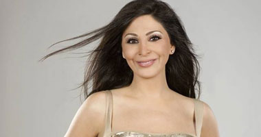 إليسا تنتهى من غلاف ألبومها الأخير مع روتانا
