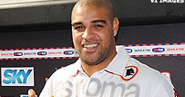 أدريانو أسوأ لاعب فى إيطاليا هذا العام