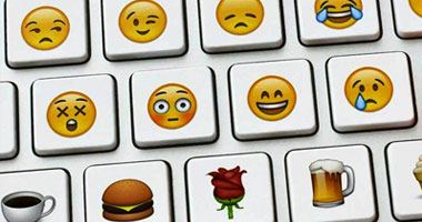 10 صور تثبت وجه الشبه الكبير بين تعبيرات الأطفال وإيموشنز الفيس بوك