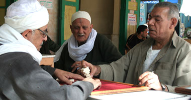 الله يرحم الطاولة ..الإستيميشن والطرنيب ألعاب جديدة اقتحمت القهوة البلدى