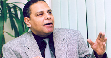 ناشر إسرائيلى يصف "الأسوانى" بعدو السلام 