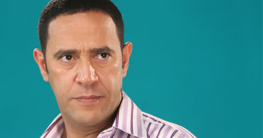 أشرف عبد الباقى مازال يبحث عن والده فى "اتنين على مفيش"