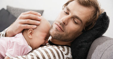 على عكس ما هو شائع.. 4 فوائد لمشاركة النوم مع أطفالك 