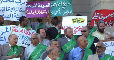 أساتذة الجامعات يتمسكون بمشروع زيادة الدخول