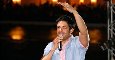 محمد حماقى فى خيمة فندق "فيرمونت هليوبوليس"