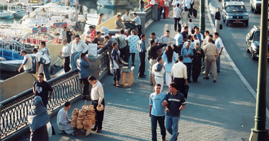 الأمن ينجح فى فتح طريق الكورنيش