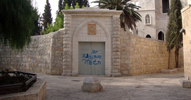 متطرفون يهود يحاولون إحراق دير بالقدس المحتلة