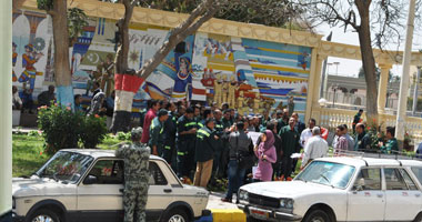 العاملون بمرفق الإسعاف بالإسماعيلية يواصلون الاعتصام لليوم السادس
