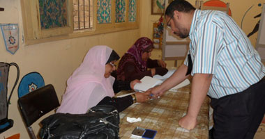 لجنة المدرسة الثانوية بمدينة نصر تمنع ناخبين من التصويت